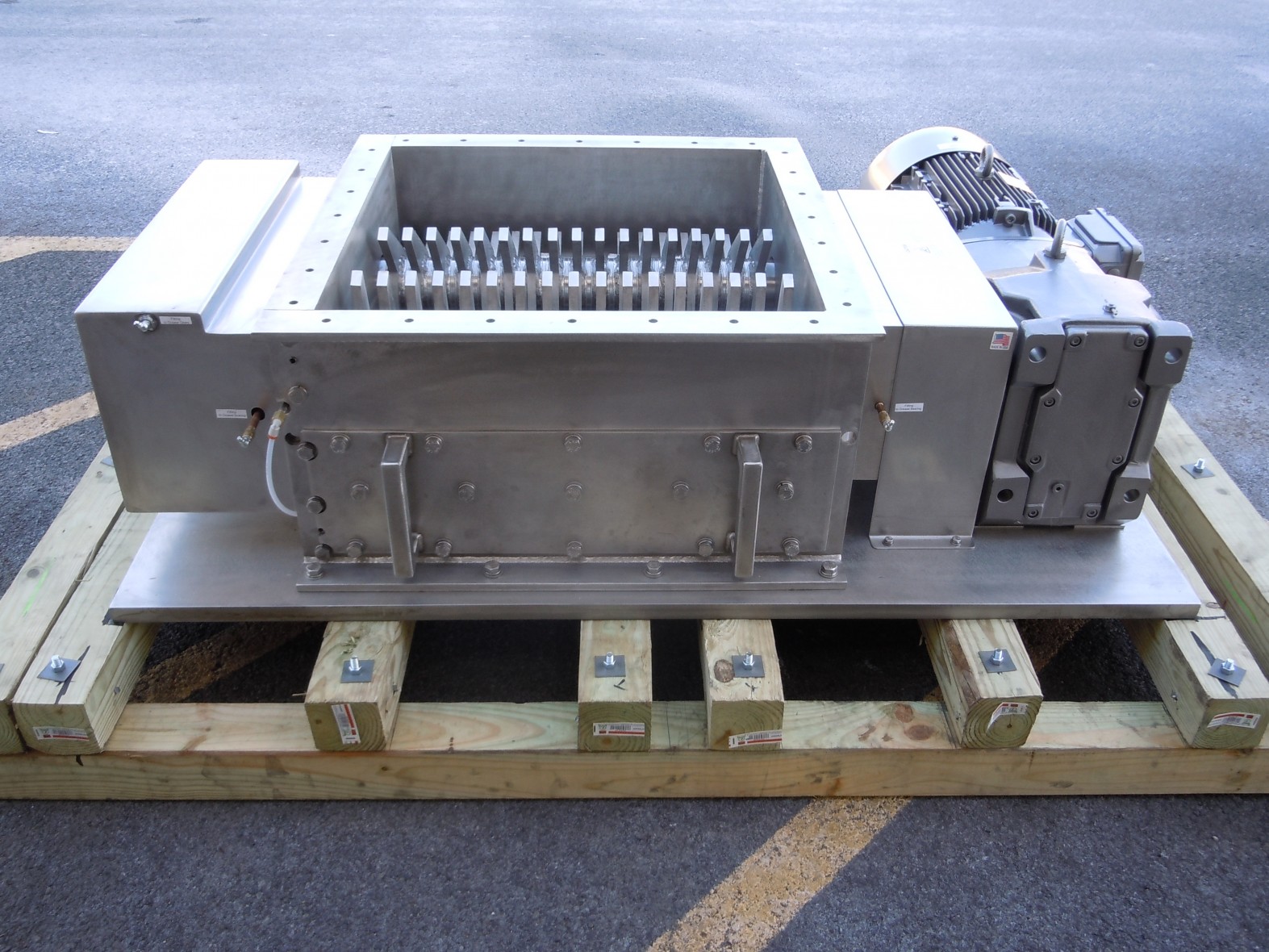 Model 2424 Stainless Steel Lumpbreaker Featured Image