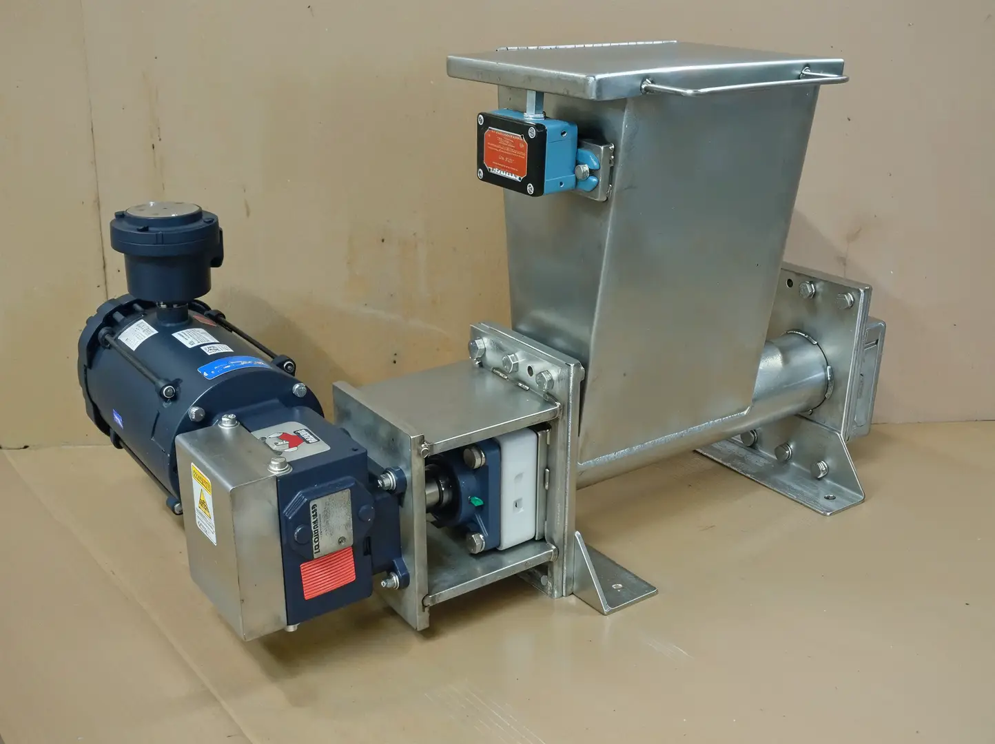 Comparing Vibratory vs. Screw Feeders Featured Image
