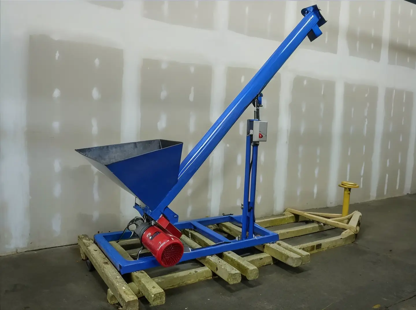 6″ dia. carbon steel inclined screw conveyor Featured Image