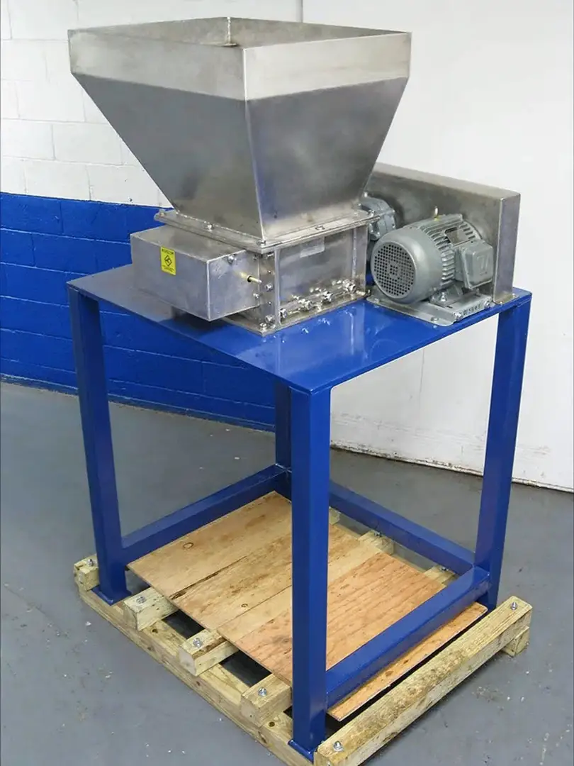 Heavy-duty lump breaker
